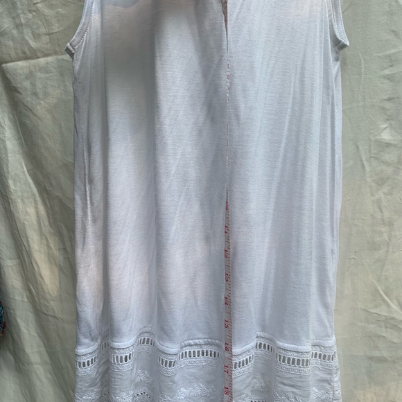 Soya Concepts white sleeveless Modal t-shirt with detailed bottom - Size M - Picture 10 of 10